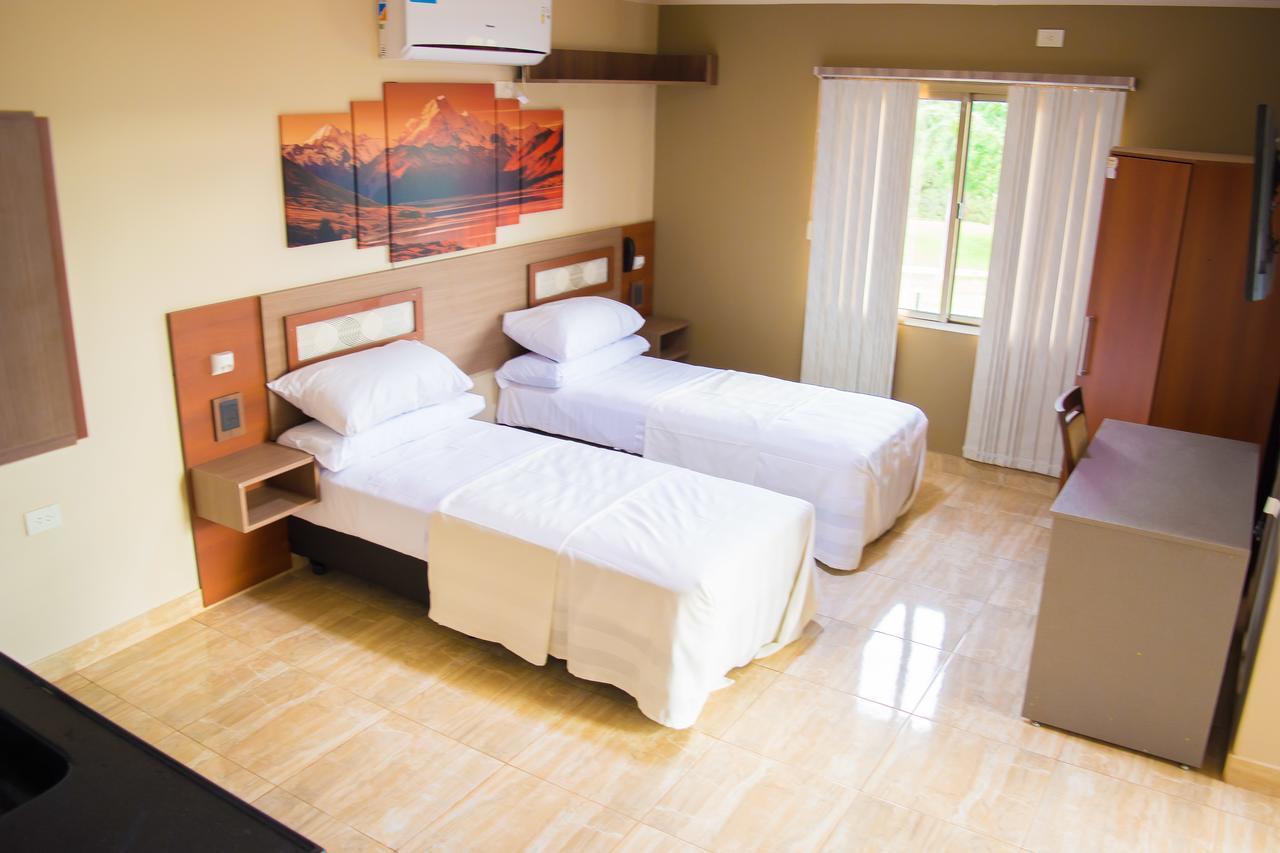 Austral Hotel Dos de Mayo Екстер'єр фото